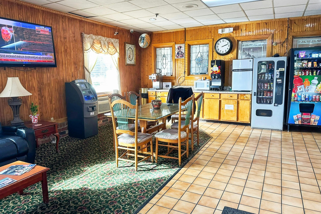 Super Inn & Suites by OYO Milledgeville