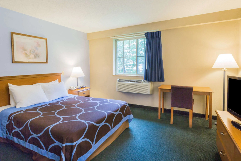 Super 8 by Wyndham East Stroudsburg - Poconos