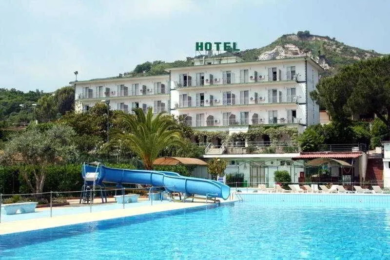 Tennis Hotel