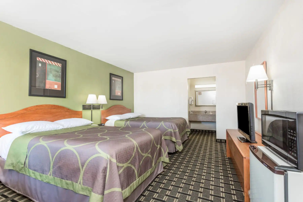 Motel 6 Forsyth, GA Tift College