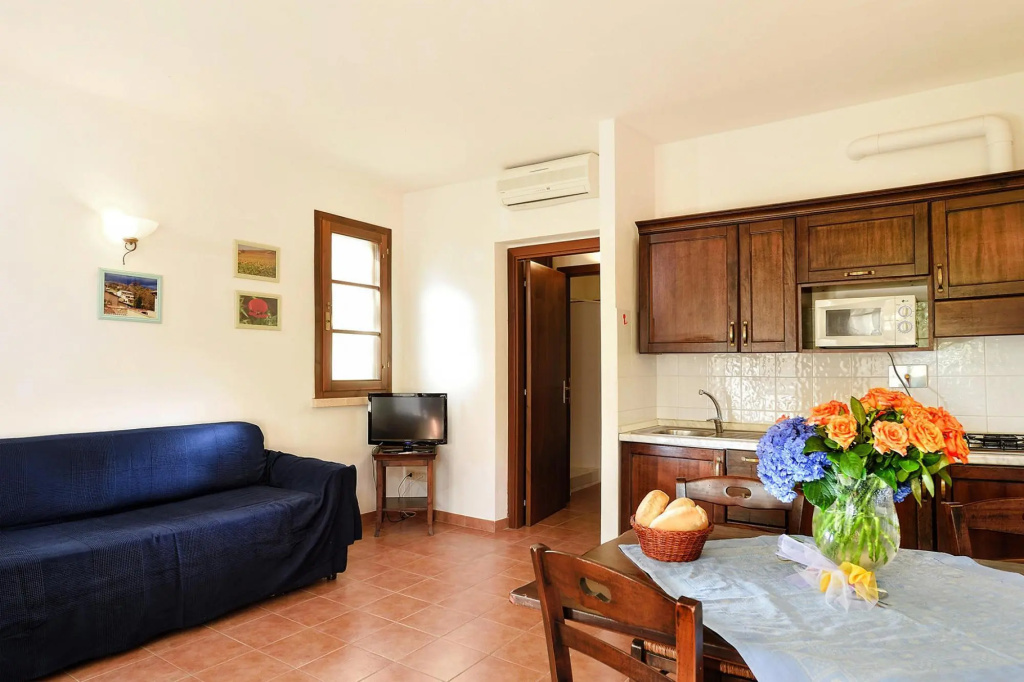Apartment in Magliano with bar