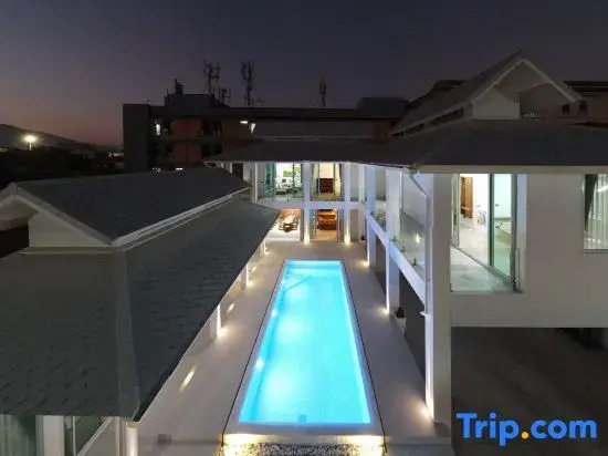 White Pool Villa Chiangmai