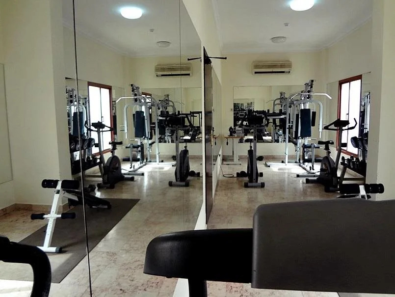 Al Commodore Suites