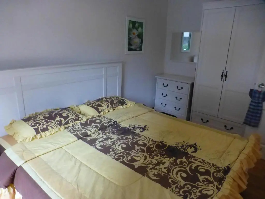 1 Double bedroom Apartment with Swimming pool security and high speed WiFi