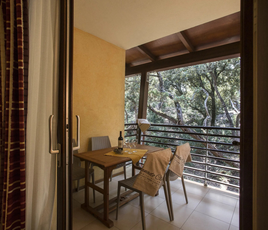 Canado Family Hotel