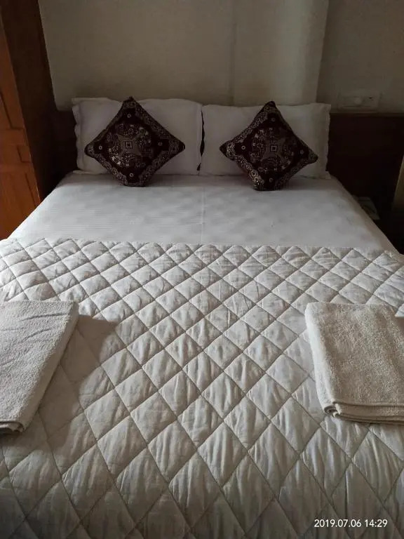SAPPHIRE INN