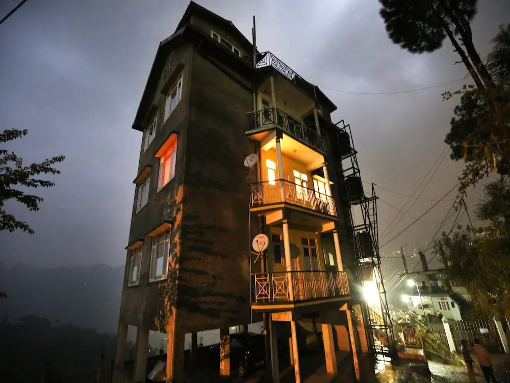 OYO 10860 Home Modern 3BHK New Shimla