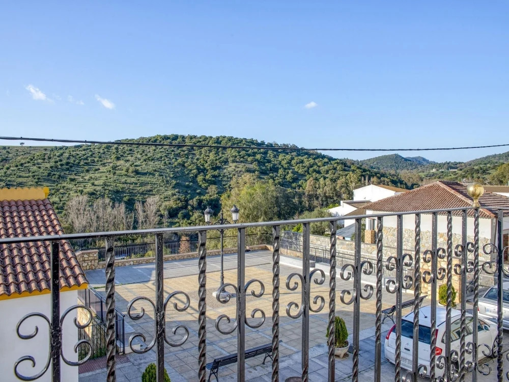 Quaint Holiday Home in El Bosque near Forest