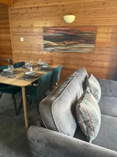 Kinnaird Lodges - Bealach lodge with hot tub