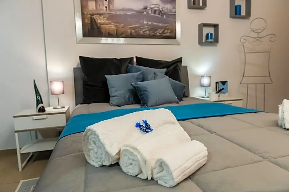 Yes I Know My Room - Magica Napoli