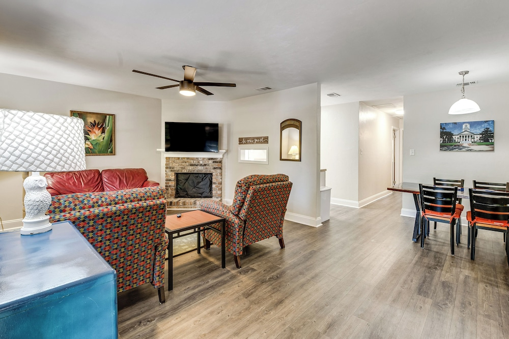 Charming Tallahassee Townhouse ~ 3 Mi to Fsu!