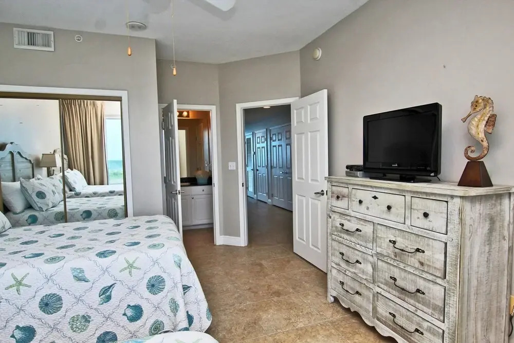 San Carlos 1201 by Youngs Suncoast