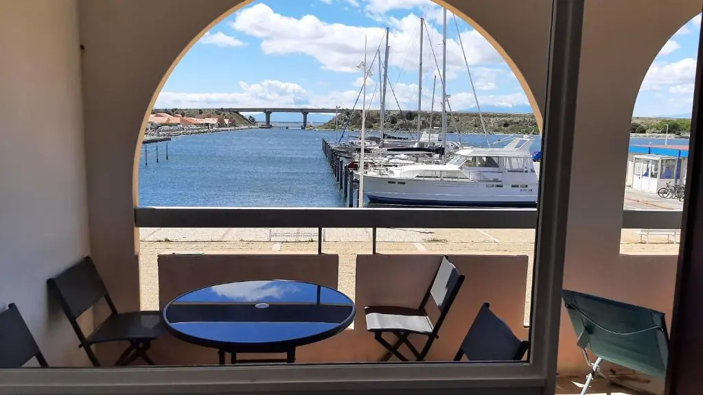 T2 cabine avec très belle vue sur le port de plaisance