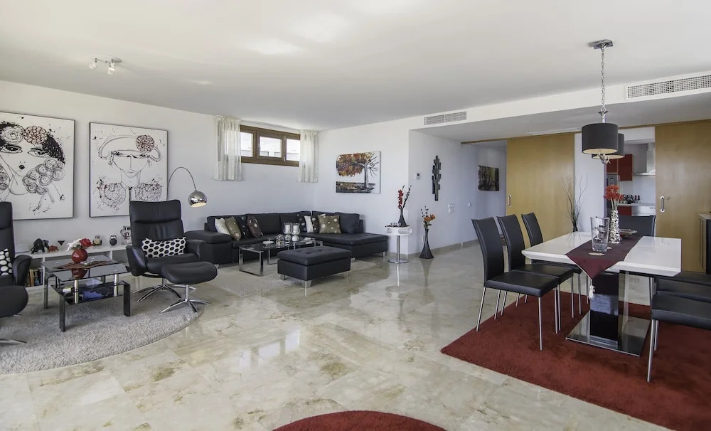 Great Penthouse Near Beach