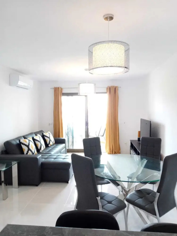 Impeccable 2-bed Apartment Ecuador, Los Claveles