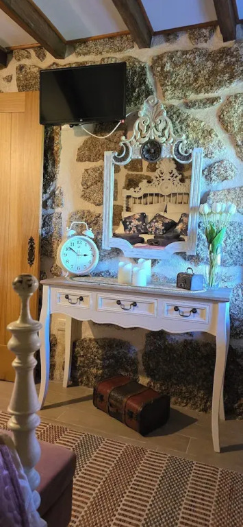 Rustic Retreat-Country House