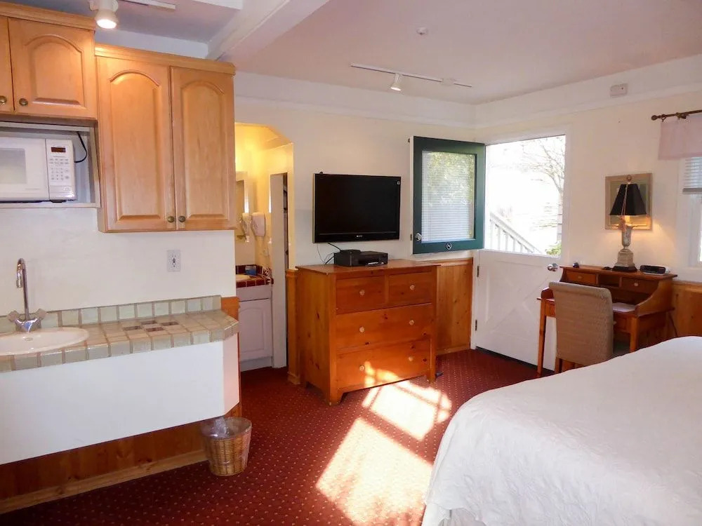 Briarwood Inn