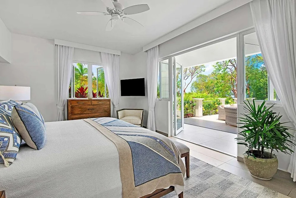 Contemporary 6BR Villa Sea Views Infinity Pool Resort Access