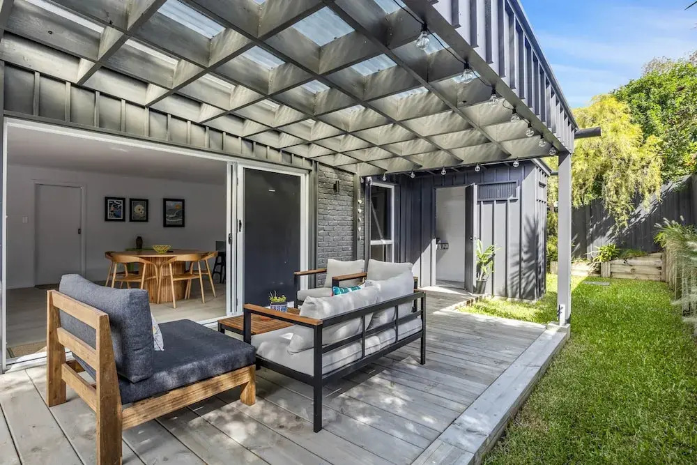 Trendy 2-bed Home With Outdoor Entertainment