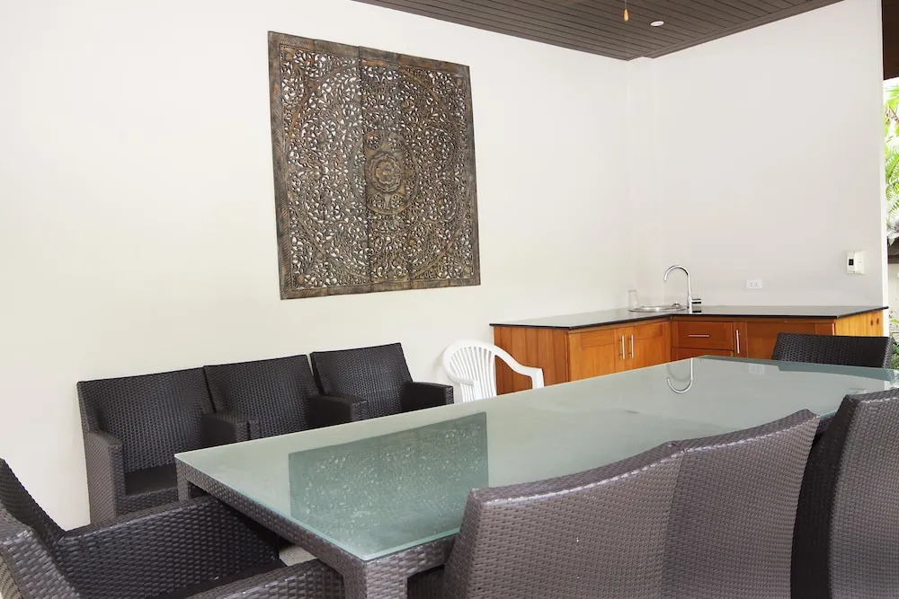 Villa Narumon 5 Bed Staffed Property with In House Chef and Free Electricity