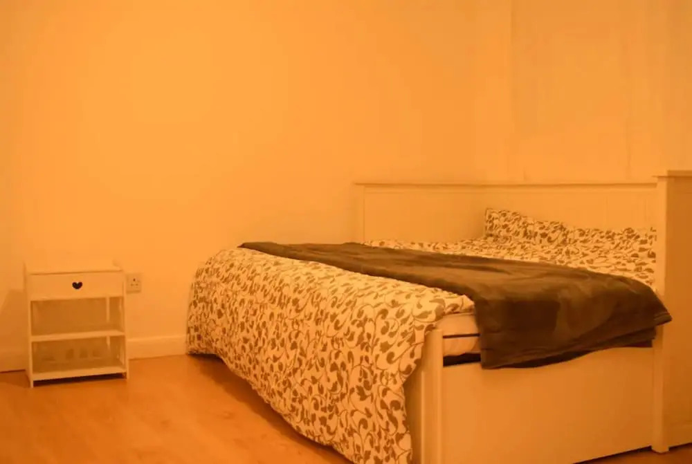 2 Bedroom Apartment in White City