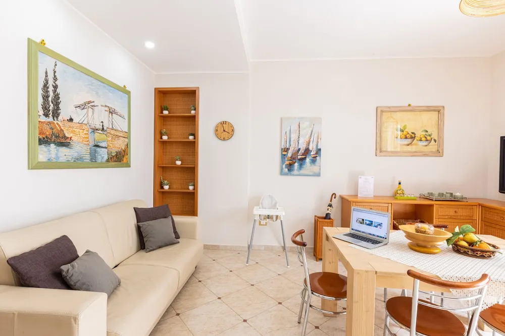Spacious 3 bedrooms apartment in Sorrento OldTown
