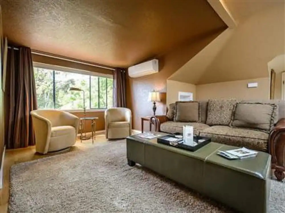 Abbeymoore Manor Bed & Breakfast Inn