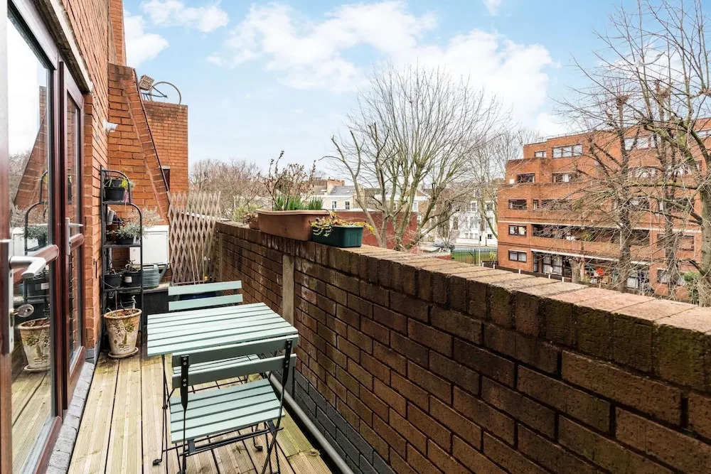 Luxury Islington Apartment with Balcony