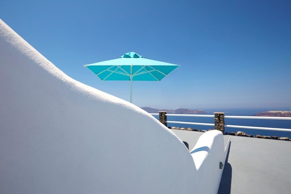 Adore Santorini