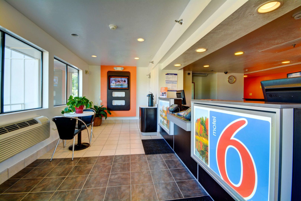 Motel 6-Windsor Locks, CT - Hartford