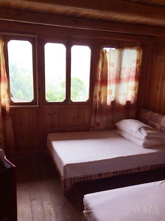Longsheng Zhaihualou Inn