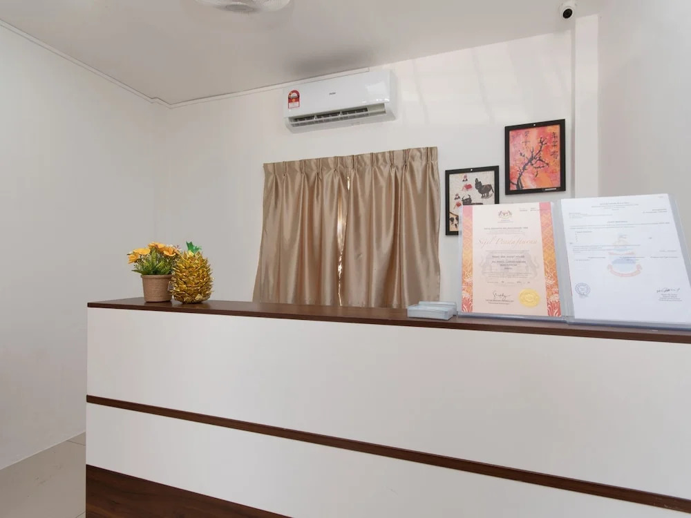 Weng Bee Guest House by OYO Rooms