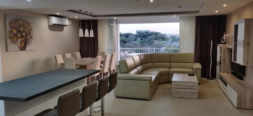 Wileg 4B Luxury Two Bedroom Apartment with Shared Swimming Pool.
