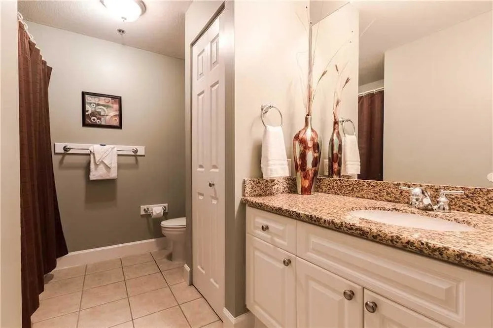 Seawind 1002 - 3 Br condo by RedAwning
