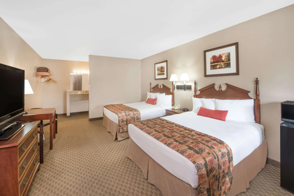 Days Inn by Wyndham Show Low