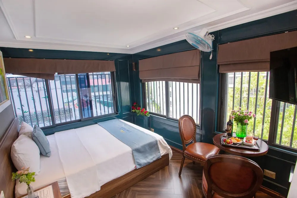 Lake View Hotel