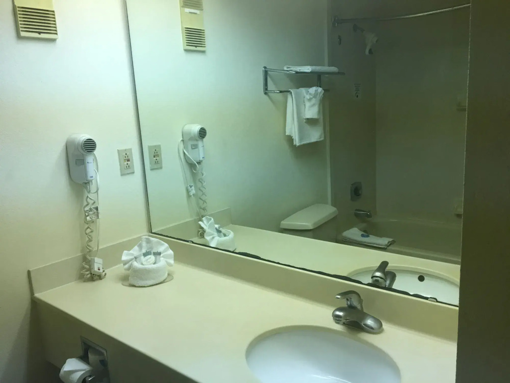 Parkside Hotel & Suites