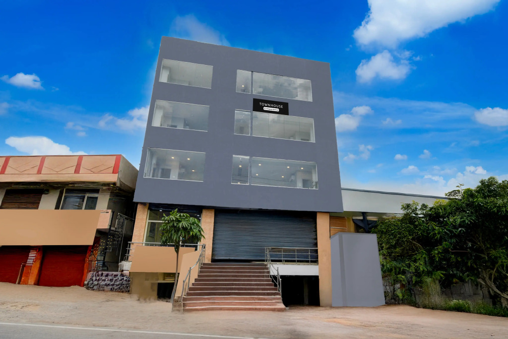 Super Townhouse Cherlapally Bus Terminal Formerly Hotel Chakripuram