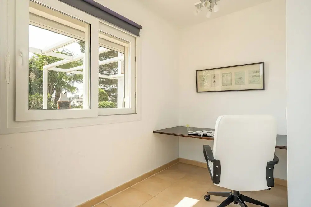 Spacious 3BR Villa with Pool and Sea Views