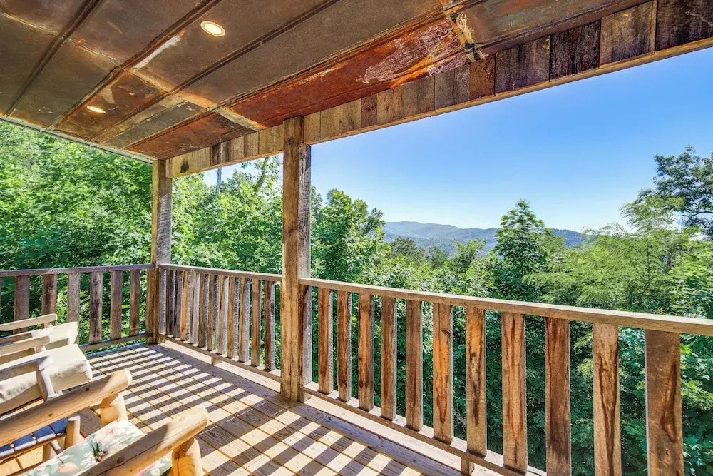 Hot Tub + Pool Table: 3-story Gatlinburg Cabin!