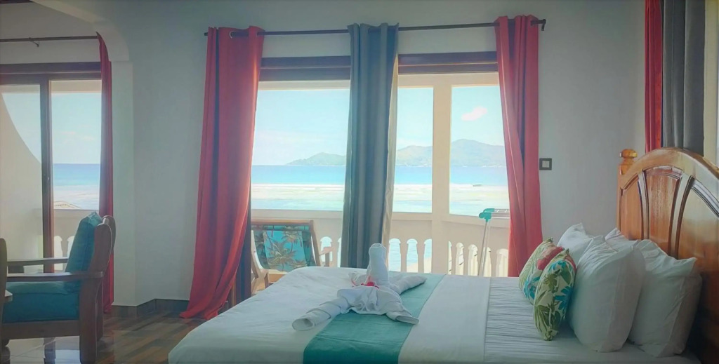 MT Seaside Apartment