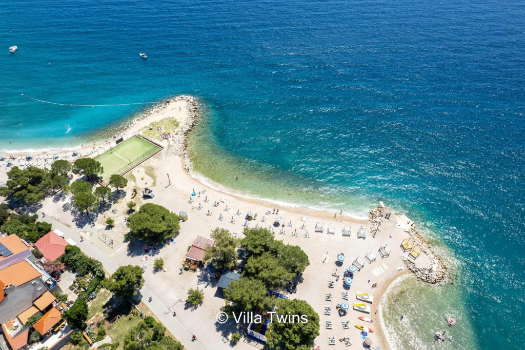 Twins III in Crikvenica