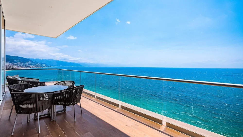 Panoramic Hot Tub Oceanview Luxury 4BR Penthouse