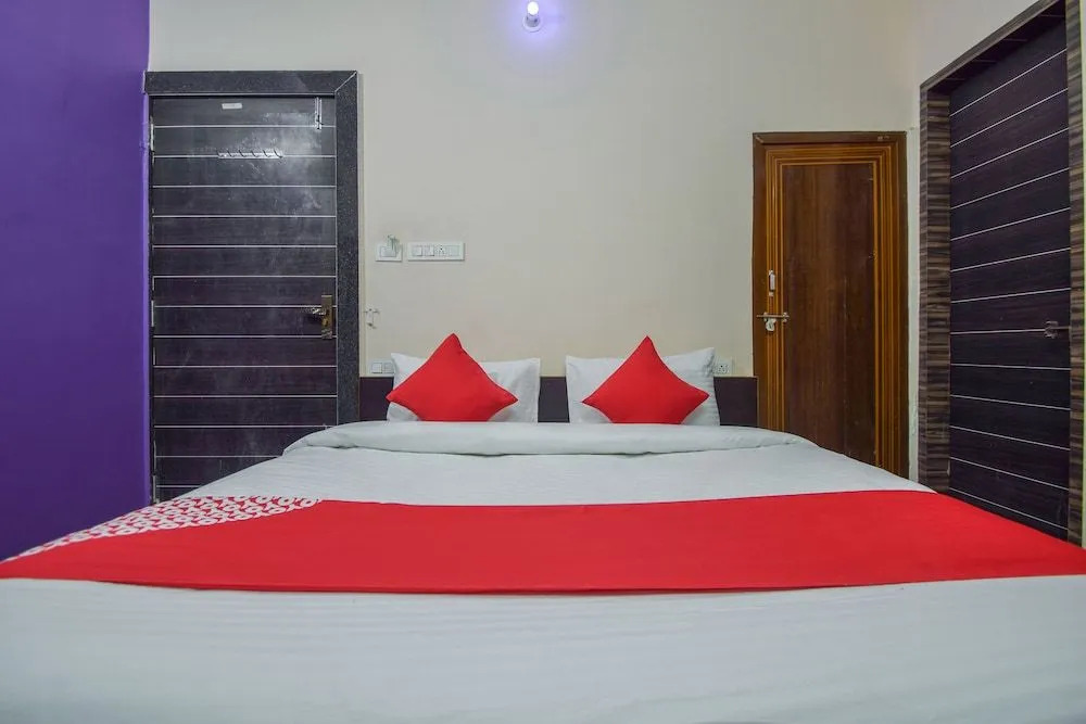 Oyo 29879 Hotel Midtown