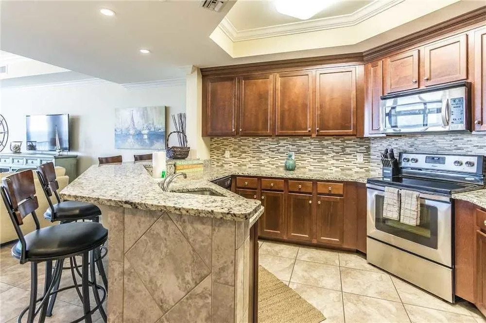 Phoenix West II 1813 - 3 Br condo by RedAwning