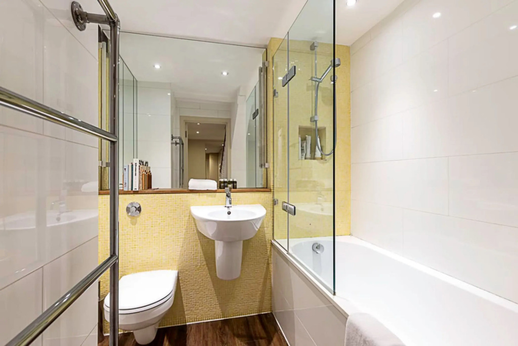London Luxe Retreat: 5-bed Gem