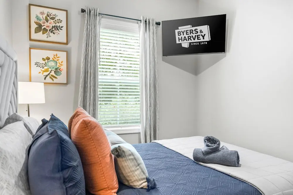 Adam's Downtown Retreat w/ Rooftop Access