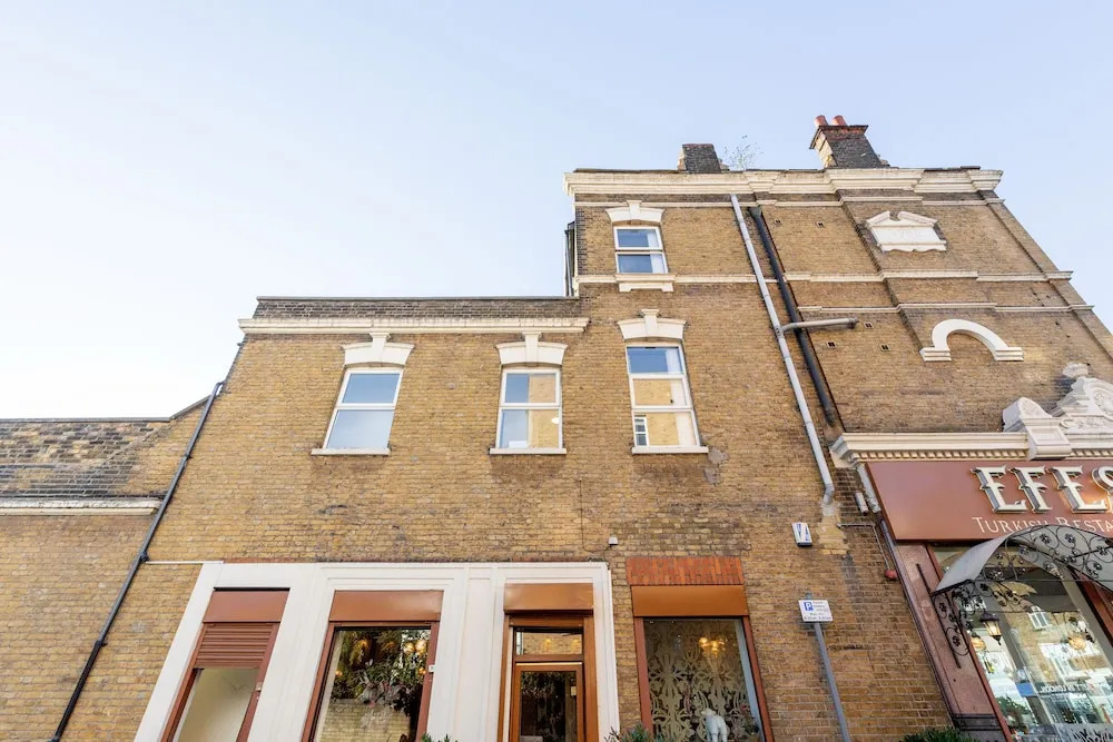 Donatello Rooms Aldgate