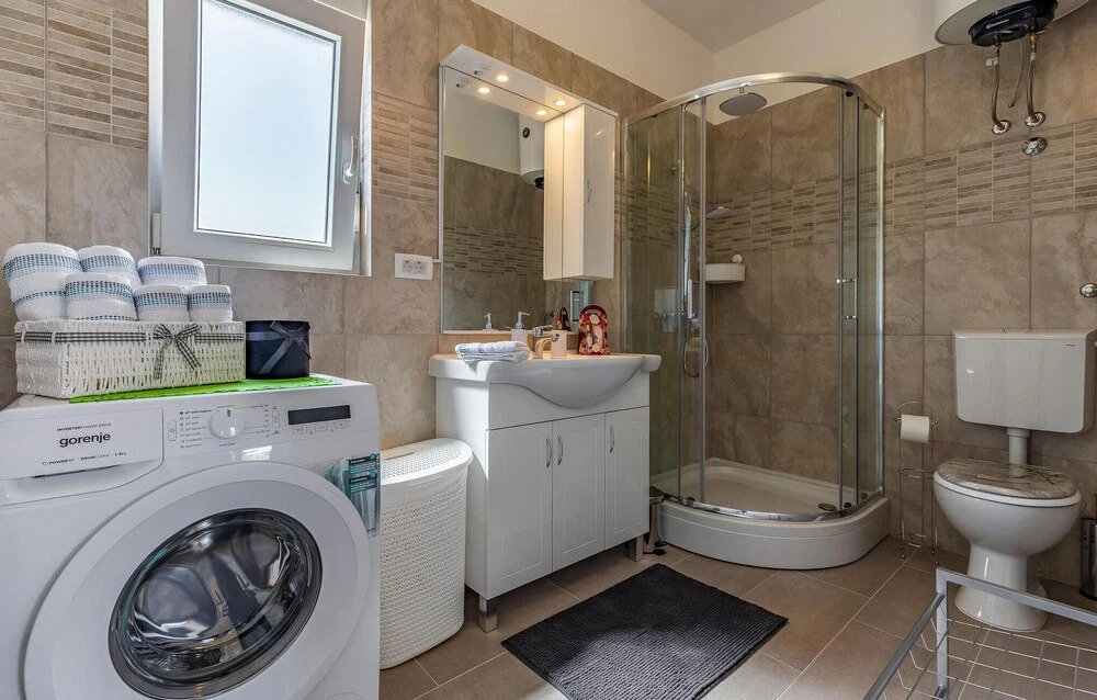 Awesome Apartment in Valbandon With Wifi and 2 Bedrooms