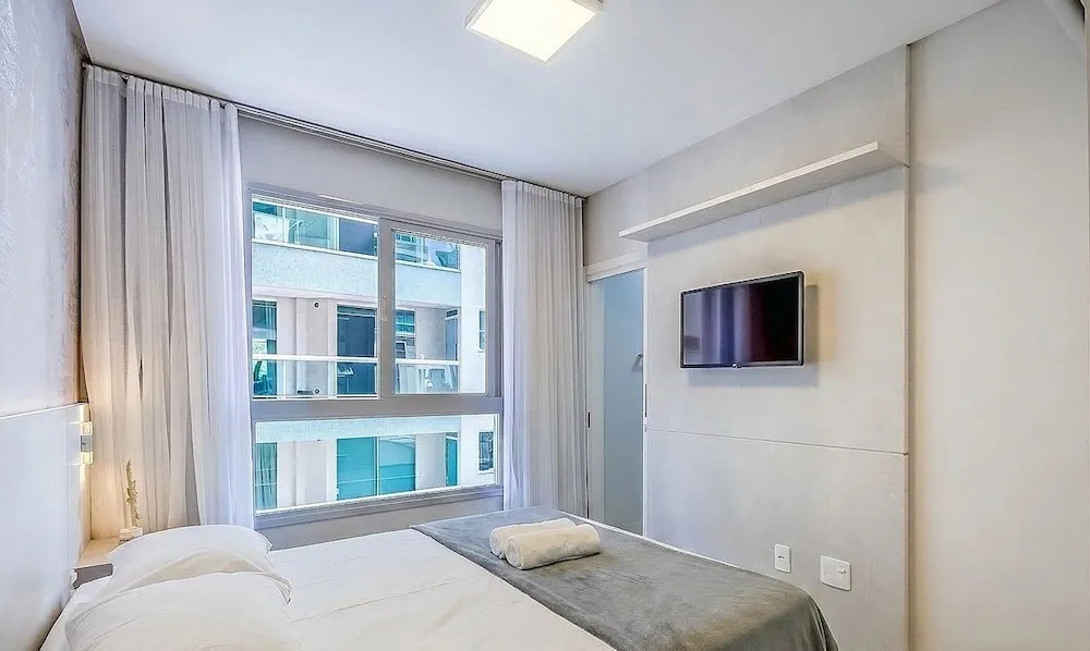Modern 3BR apt Near the Beach Ema0201